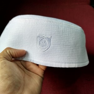 Chapeau de maille de coton brodé de haute qualité en noir blanc au Bangladesh - Product Image 2