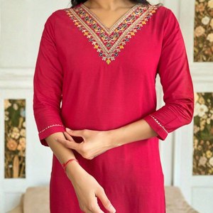 Conjunto de Salwar Kameez de Diseño con Cuello en V, Corte Recto y Borde Decorativo, en un Hermoso Color, un Favorito de Siempre, con Dupatta Elegante para Mujer - Product Image 6