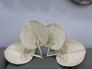 Ventilador de mano de bambú más vendido Ventilador plegable natural hecho a mano de Vietnam Perfecto para tiendas minoristas y exportaciones 2025 - Product Image 6