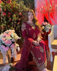 Traje shalwar de color rojo más vendido en tela de seda con trabajo de bordado en mujeres indias para bodas y fiestas - Product Image 2