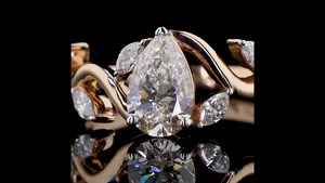 Bague solitaire de créateur en forme de poire avec petits diamants en forme de poire sur l'axe |   Bague de luxe en or massif 18 carats plaqué rhodium certifiée IGI - Product Image 4