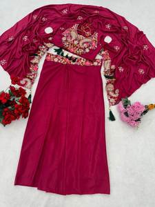 Ensemble Sharara pour femmes, tenue de fête, avec shrug et chemisier brodés, tenue ethnique festive fusion - Product Image 4