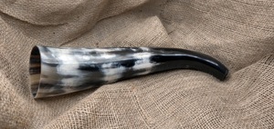 Corne à boire naturelle Viking de haute qualité polie écologique en corne de buffle Design animal - Product Image 3