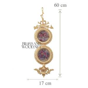 Cadre mural orné en laiton doré avec double porcelaine floral fait à la main décoration vintage design en laiton de luxe pour intérieurs - Product Image 2