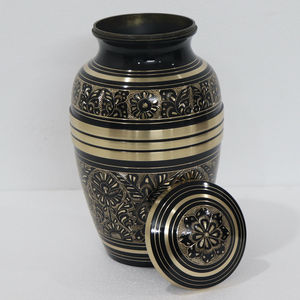 Belle urne de crémation artisanale avec un design linéaire pour garder les cendres d'humains ou d'animaux domestiques pendant longtemps comme mémoire - Product Image 3