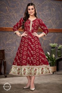 เสื้อคลุมผ้าเรยอนสำหรับผู้หญิงผ้าพิมพ์ลายแฟนซีดีไซน์แบบดั้งเดิมของอินเดีย - Product Image 3