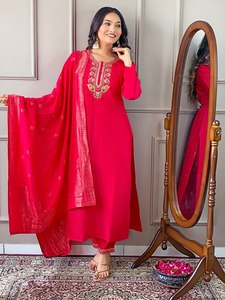 Último diseñador Viscosa Chanderi Seda Bordado Trabajo Kurti Set por FabZone - Product Image 4