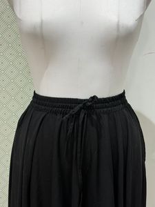 กระโปรงยาวผ้าฝ้ายสีดำของผู้หญิงที่มีการตกแต่งปักสไตล์ลำลองระบายอากาศได้ตามธรรมชาติ - Product Image 3