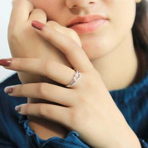 Bague Zarkan Butterfly Flow en résine tendance, taille unique, design incrusté - Product Image 2