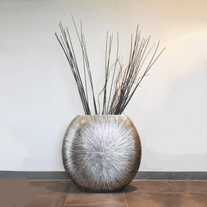 Vase à fleurs en métal fini argent Vases décoratifs de table Accessoires décoratifs pour la maison - Product Image 4