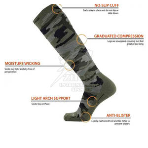 Calcetines deportivos unisex de tela elástica ligera que proporcionan comodidad, soporte y estilo, ideales para correr y hacer ejercicio. - Product Image 4