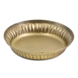 Plateau de service vintage en métal noir mat à bords festonnés |   Plateau porte-bougie décoratif en fer |   Décoration de centre de table de mariage rustique - Product Image 4
