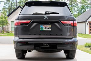 Toyota Sequoia Platinum 4x4 d'occasion en excellent état, modèle 2023 - Product Image 2