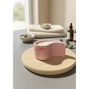 Bougie en béton à motif marbré rose en forme de goutte pour la décoration de la maison - Product Image 1