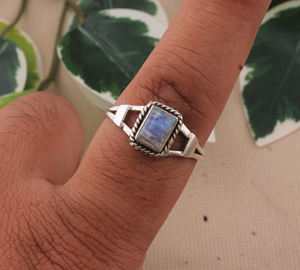 925 argent Sterling arc-en-ciel pierre de lune bague en argent à la main carré pierre précieuse bague délicate pierre de lune bijoux cadeau pour elle - Product Image 4