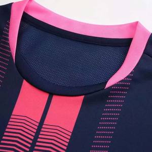 Faible QUANTITÉ MINIMALE DE COMMANDE Hommes Usure de Football Uniforme 100% Polyester Sublimation Impression Unique Conception Meilleure Qualité Homme Uniformes De Soccer à Vendre 2022 - Product Image 4