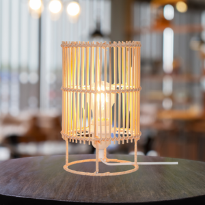 Lámpara de mesa de ratán tejida a mano con acabado natural para una decoración acogedora para dormitorio y sala de estar hecha en Vietnam - Product Image 5