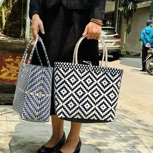 Sac de courses en plastique fait main léger et durable - Product Image 3