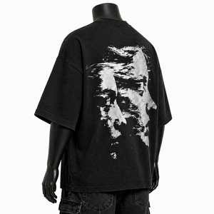 T-shirt Streetwear Vert Oversize Homme Coton Imprimé Graffiti Typographie Coupe Ample Épaules Tombantes Vente en Gros OEM - Product Image 3