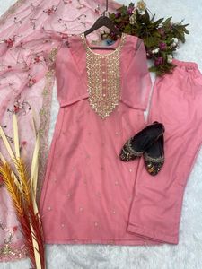 Colección de mujeres indias en venta al por mayor Kurti listo con Salwar en tela de alta calidad Nuevo aspecto de diseñador Kurta dhoti salwaar - Product Image 4