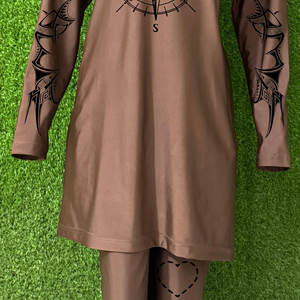 ชุดว่ายน้ำและชุดชายหาดสำหรับสตรีมุสลิม ระดับพรีเมียม หรูหรา แต่เรียบง่าย  ออกแบบลายพิมพ์ได้ตามต้องการ กันน้ำ แห้งเร็ว ราคาพิเศษ - Product Image 4