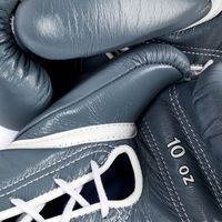 Guantes de Boxeo GYMSTERO de Alta Calidad, Personalizables, de Cuero Vacuno Genuino, con Cierre de Gancho y Bucle, Dedos Completos, Correa de Muñeca Ajustable, 8-18 oz