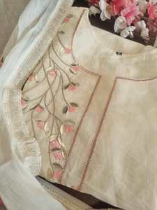 Trajes pakistaníes Pure Chanderi con forro de algodón malmal bordado pesado Zari yugo y frente con encaje de secuencia bordado completo - Product Image 3