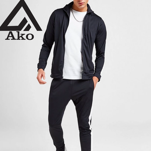 Chándal Ligero con Chaqueta y Pantalones Deportivos Elegantes, Estilo y Funcionalidad, Perfecto para Entrenamientos, Ropa Deportiva Urbana para Hombre de Ako - Product Image 1