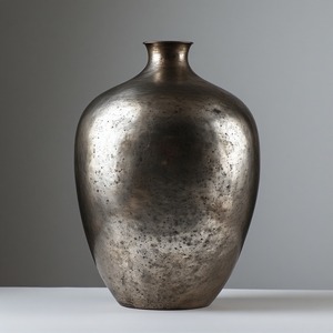 Vase antique fait main rustique en métal avec la surface brillante parfaitement adaptée à la décoration élégante - Product Image 5