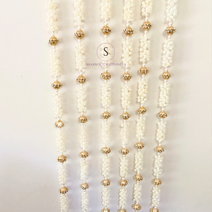 Guirnaldas de flores artificiales y Mogra con cuentas doradas Flor Hermoso diseño Telones de fondo para bodas Barat Shwagat Ocasiones - Product Image 4