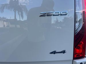 Autocaravana Benz Sprinter 2500 4WD 2022, 1,100 Millas, Conversión de Camper, Motor Turbodiésel V6, Color Blanco, Capacidad de Carga de 4000 kg - Product Image 2