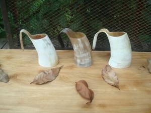 Chaque tasse en corne est unique sculptée dans la corne avec soin une tasse en corne conçue pour la force rustique Taille personnalisée Fait à la main - Product Image 4