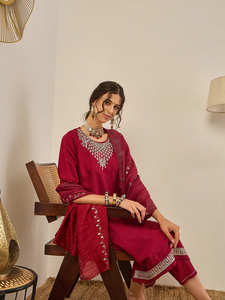 Conjunto de Kurta y Pantalón de Rayón Viscosa Bordado para Mujer de la Mejor Calidad con Dupatta de Seda Chanderi, Suministro Mundial Disponible - Product Image 5