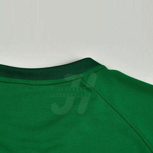 Uniformes de football personnalisables OEM de haute qualité à séchage rapide 100% polyester pour adultes avec design uni et impression de logo personnalisée - Product Image 4