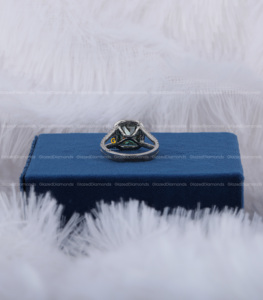 Increíble anillo de compromiso de Halo de Plata de Ley 925 con cojín cultivado en laboratorio y diamantes de claridad VVs de corte brillante redondo D incoloro - Product Image 6