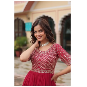 Vestido estampado de Georgette pesado de calidad superior a la moda y con clase con patrón de mangas elegantes Vestido informal en día de verano disponible - Product Image 1