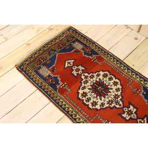 Tapis turc vintage 2,1x4,1 pieds, tapis en laine rouge à petits pois - Product Image 4