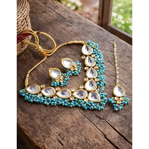 Ensemble de bijoux de mariée plaqué or 24 carats serti de pierres Kundan, collier avec boucles d'oreilles et Maang Tika pour les mariages - Product Image 2