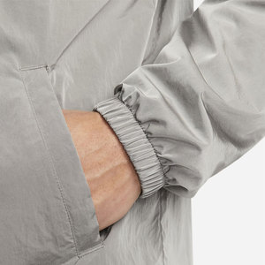 Venta al por mayor OEM chaquetas de los hombres Cierre de botón impermeable de nylon entrenadores chaqueta con cierre de botón cachés en blanco - Product Image 4