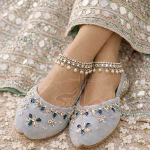 Chaussures Khussa pour femmes en tissu velours antidérapant avec semelle antidérapante, couleur et taille personnalisables, chaussures de haute qualité, vente directe d'usine - Product Image 5