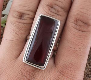 Anillo de Plata de Ley 925 con Diseño Moderno y Cuarzo Rojo, Joyería Elegante Hecha a Mano con Gema Roja para Mujer - Product Image 4