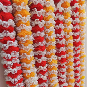 Guirlandes de fleurs artificielles Mogra Jasmine faites à la main en Inde avec pompons rouges et jaunes Décoration de la maison Temple Décoration Diwali Événements Suspensions - Product Image 1