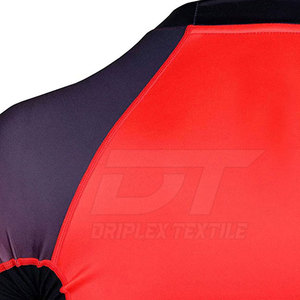 Dernier modèle de vêtements de fitness pour hommes Rash Guard à manches longues de couleur personnalisée avec logo personnalisé - Product Image 3