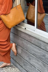 Sac à main fourre-tout en cuir véritable personnalisable spacieux pour femmes grande capacité Durable deux chaînes sangle douce étanche fermeture à glissière - Product Image 6