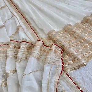 Ensemble de robe en soie chinon brodée VASTRA COTTAGE avec dupatta et bas en séquence, travail de designer, tenue de soirée pour femmes - Product Image 2