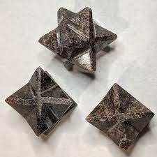 Vente en gros de pierres précieuses semi-précieuses sculptées en forme d'étoile de Merkaba en grenat naturel, décoration spirituelle Feng Shui - Product Image 2