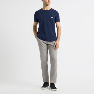 Camiseta de Algodón 100% con Cuello Redondo, Corte Ajustado, Logotipo Personalizado, Estilo Urbano, Fabricada por Antique Fashion - Product Image 3