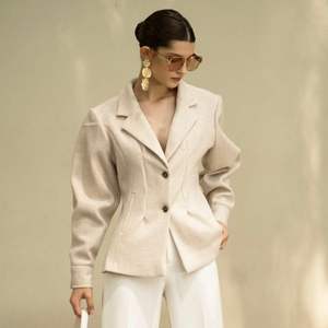 Chaqueta Nolia al mejor precio, ropa de mujer, traje y chaqueta de mujer de alta calidad, ropa elegante de estilo minimalista para mujer - Product Image 1