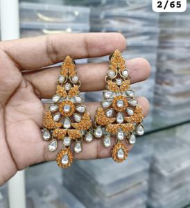 Derniers bijoux indiens de créateurs en gros de boucles d'oreilles jhumka Kundan nouvelles collections pour la collection de boucles d'oreilles élégantes pour femmes 2024 - Product Image 3