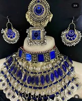Ensemble de bijoux afghans Kuchi bleu royal avec un collier imposant orné de grandes pierres carrées et des boucles d'oreilles assorties